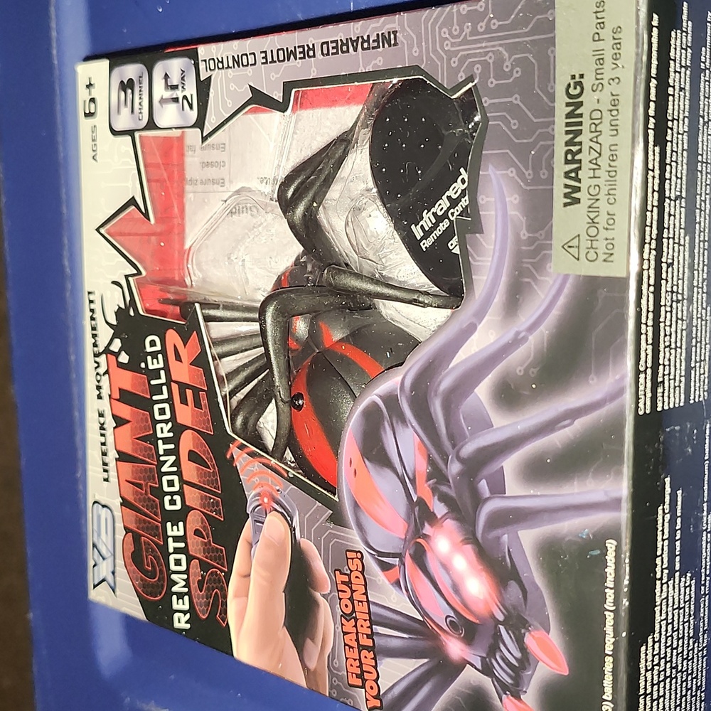 Giant remote control spider